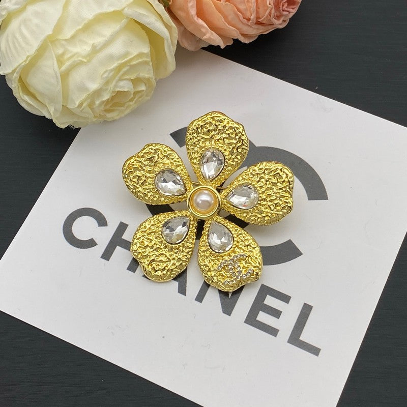 18K  Chanel Pearl Gold Brooch