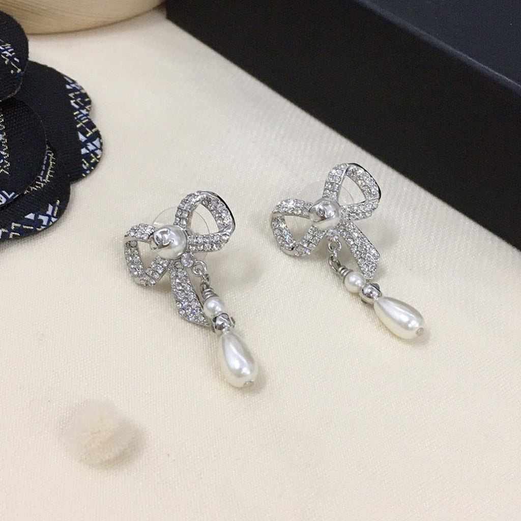 18K  Chanel Bow Tie Diamonds Earrings