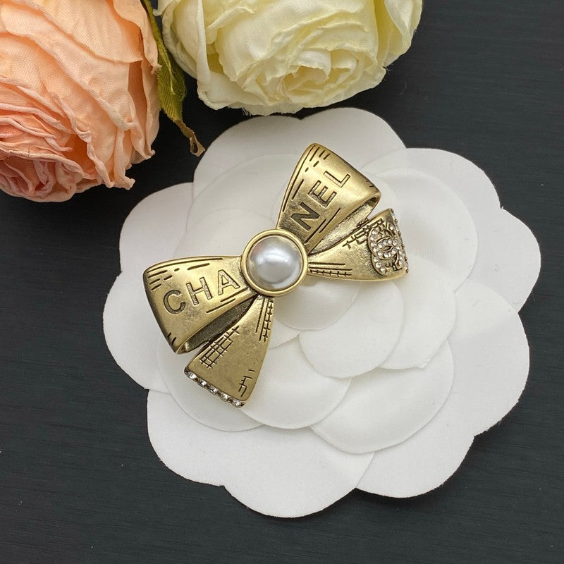 18K  Chanel Bow Tie Pearl Gold Brooch