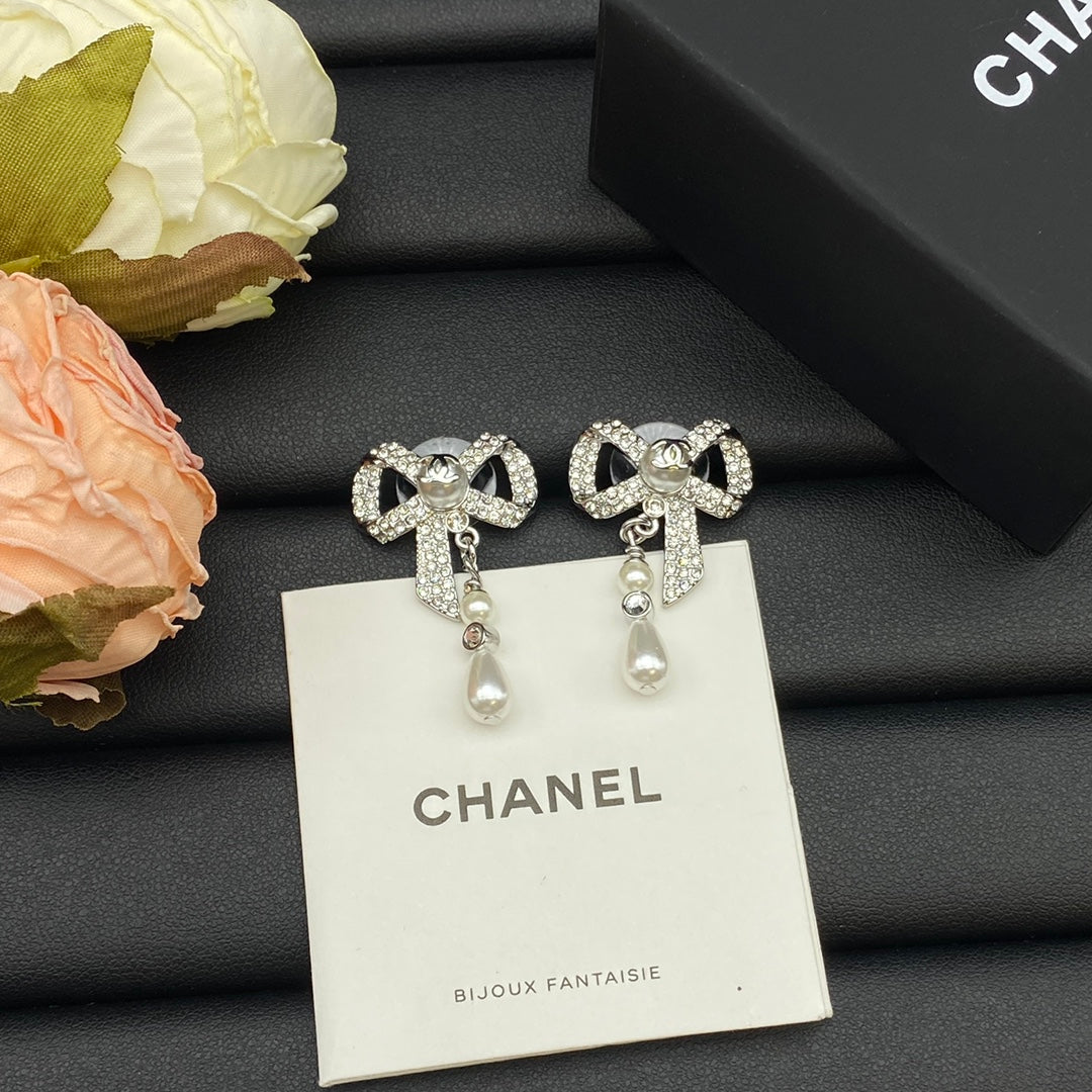 18K  Chanel Butterfly Pearl Earrings