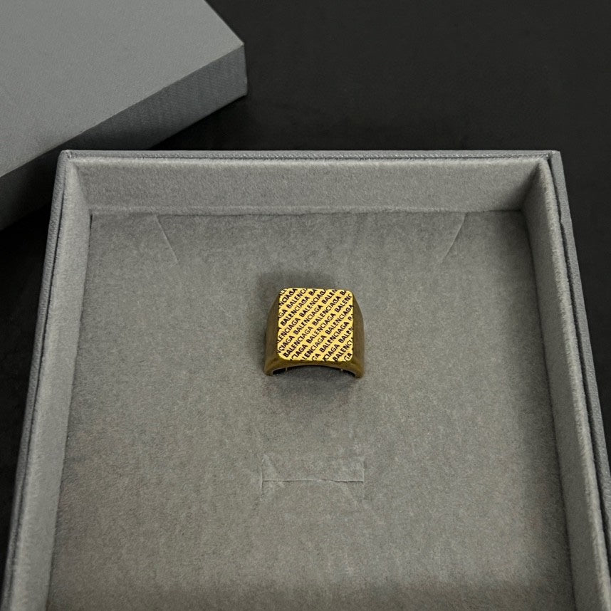 18K Balenciaga Ring