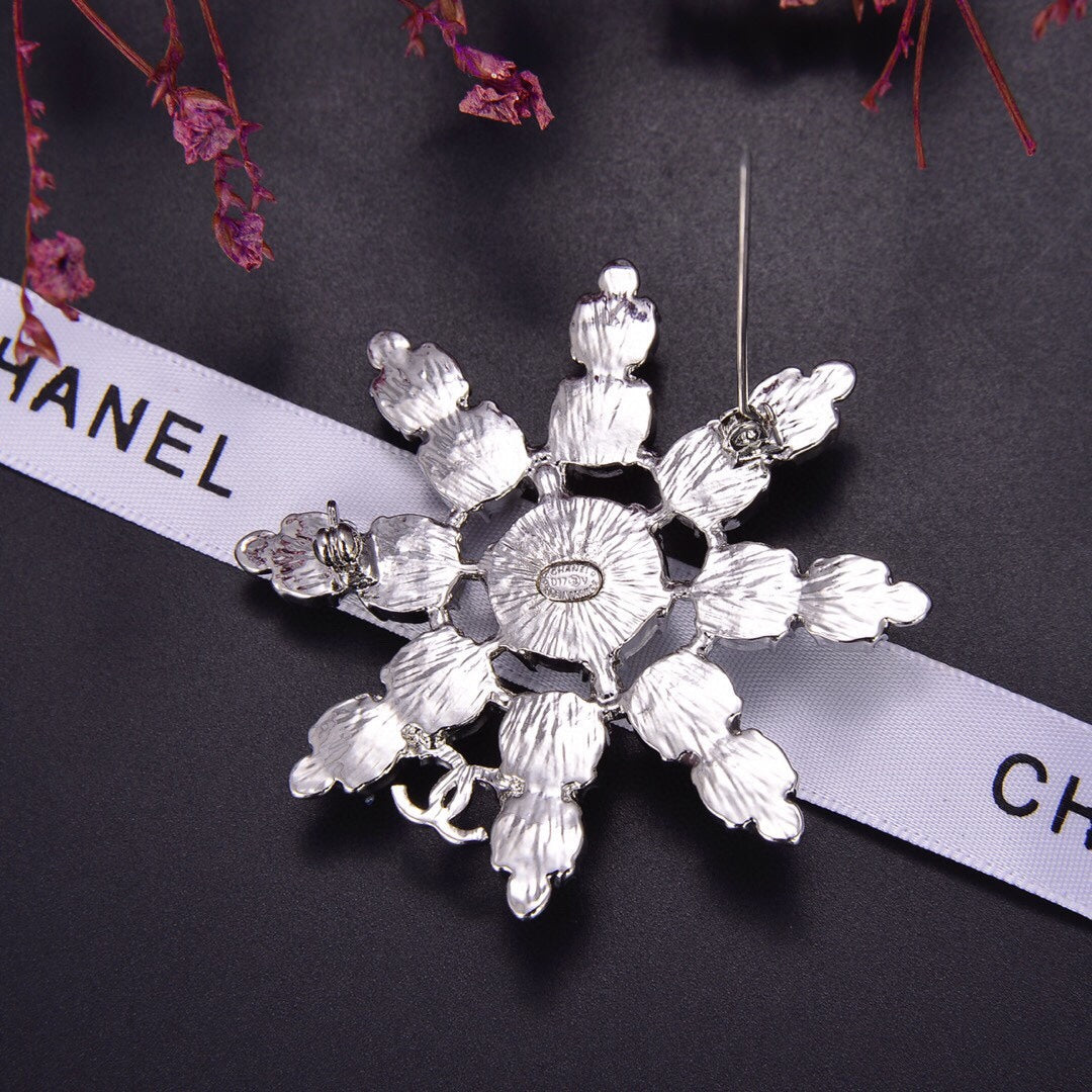 18K  Chanel Flower Crystals Brooch