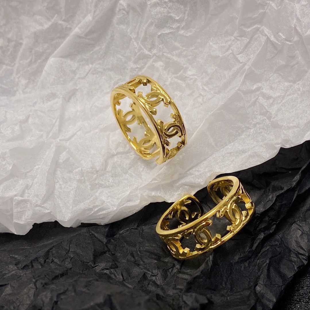 18K  Chanel Vintage Openwork Ring