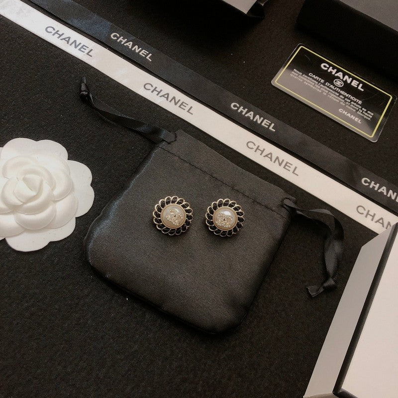 18K  Chanel Black Earrings