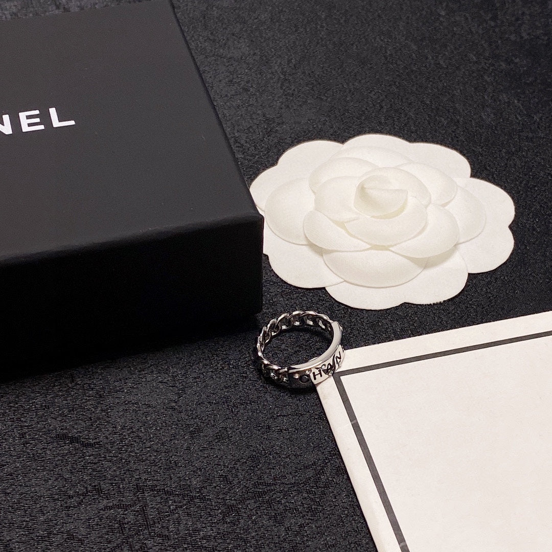 18K  Chanel Chain Link Ring