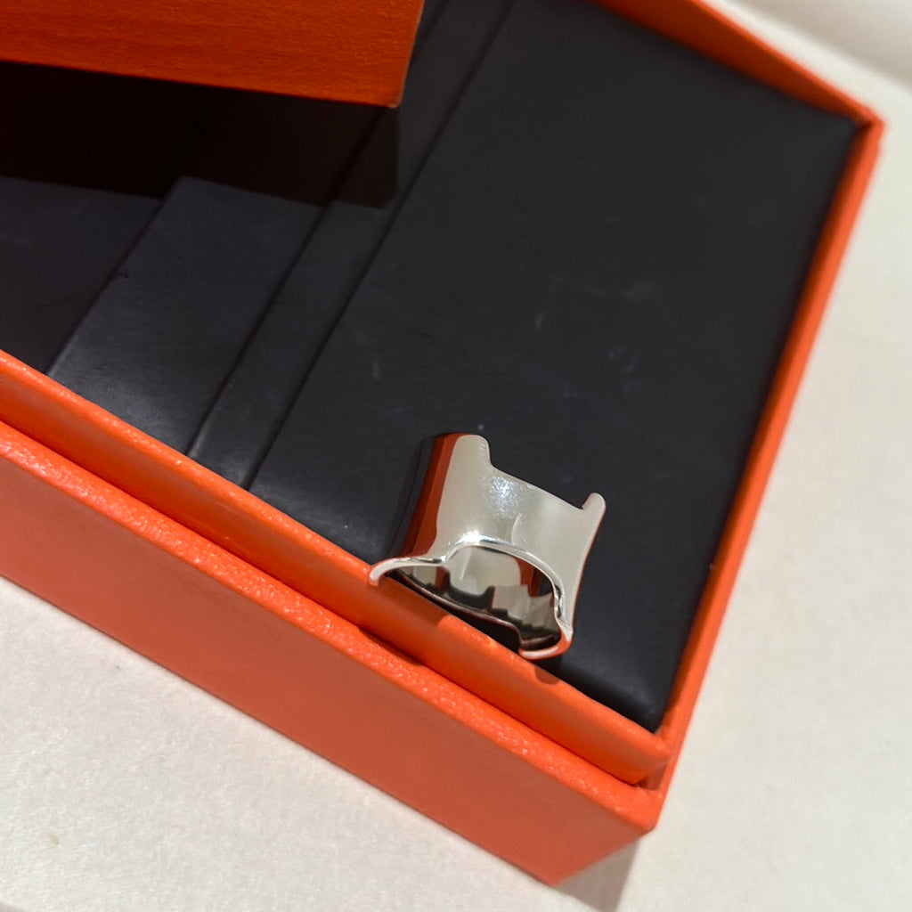 18K Amazone Large Hermes Ring