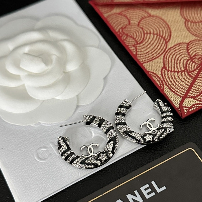 18K  Chanel Black Diamonds Earrings